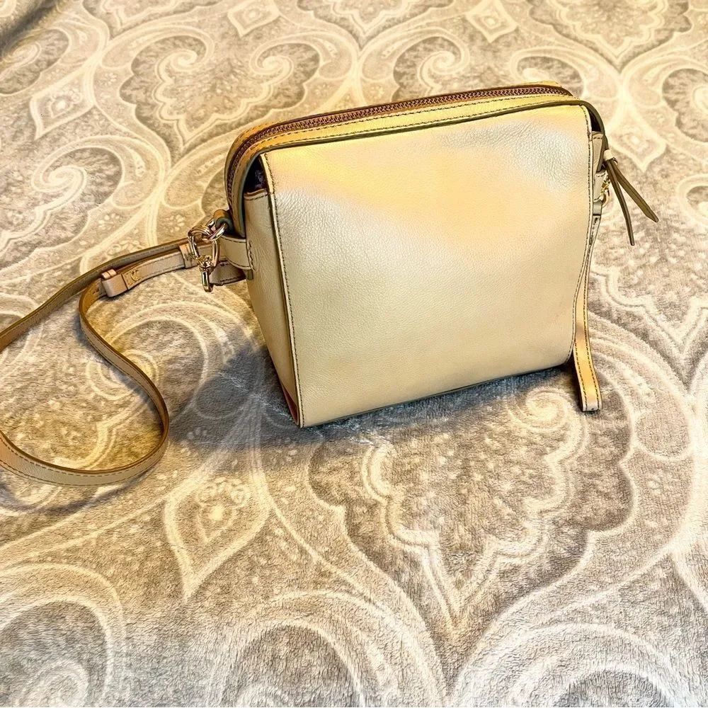 Banana Republic tan cow leather crossbody bag